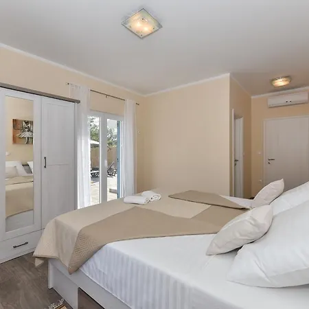 Βίλα Rafajela - Private Pool Privlaka (Zadar)