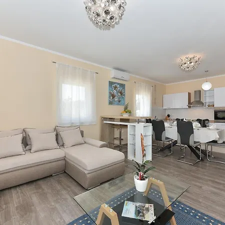 Rafajela - Private Pool Privlaka