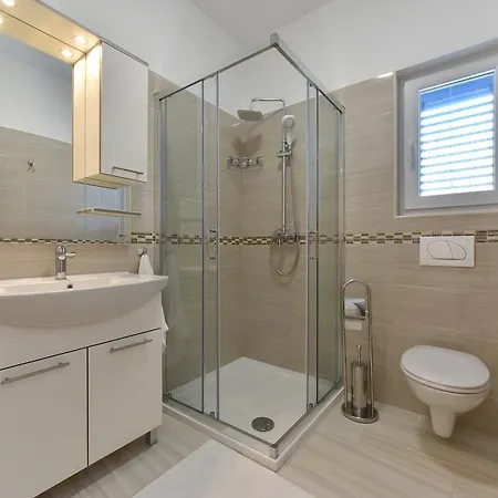 Rafajela - Private Pool Privlaka