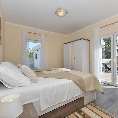 Βίλα Rafajela - Private Pool Privlaka (Zadar)
