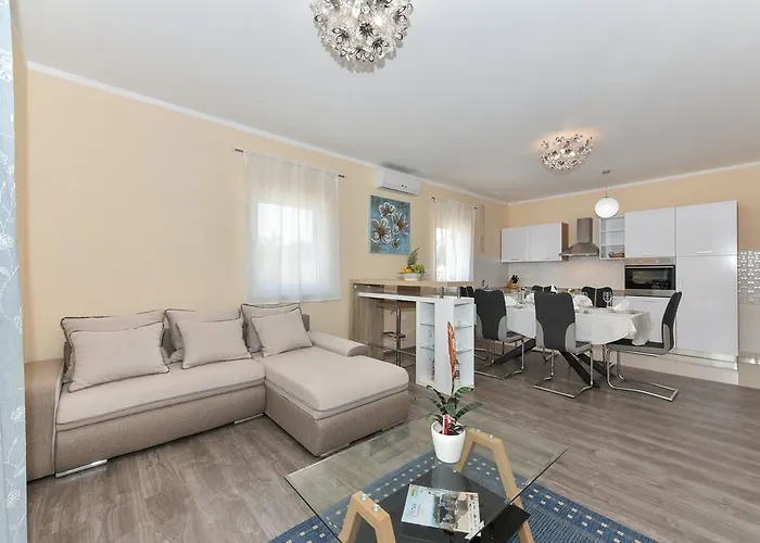 Rafajela - Private Pool Привлака